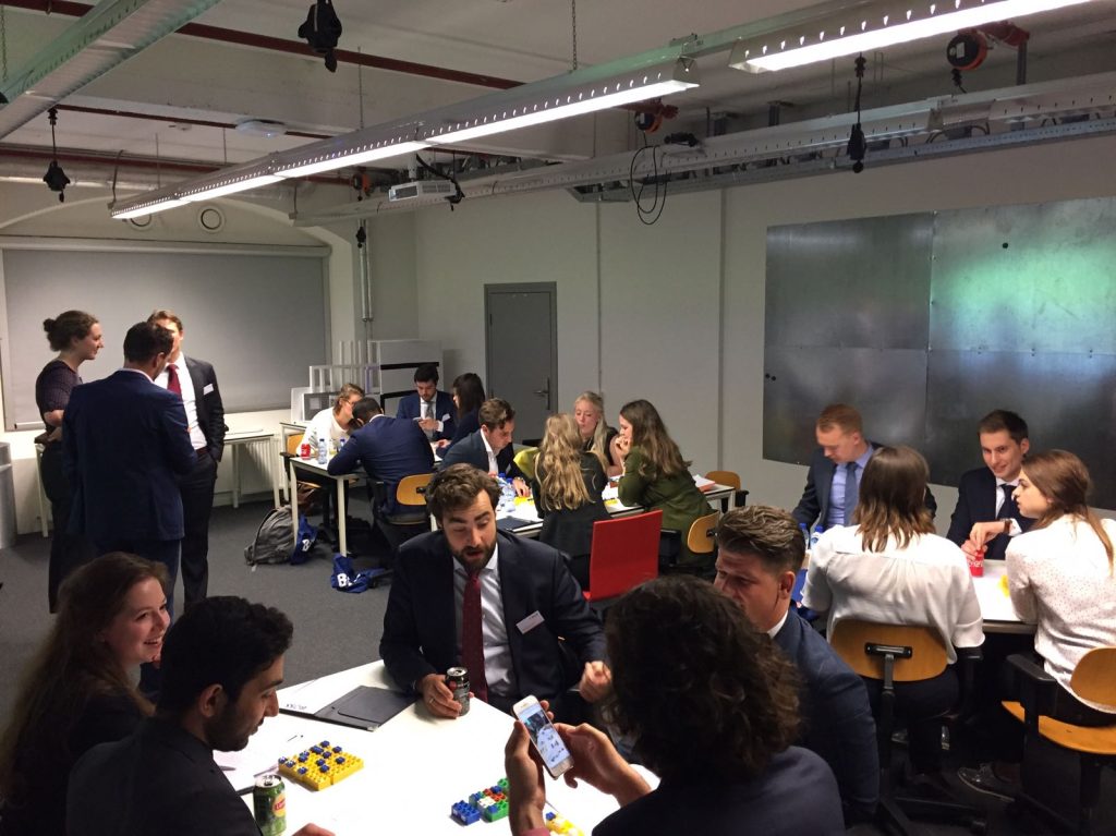 Fotocollage RECD Aestate stand overleg