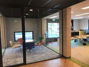 overlegruimte-glazen-wand-SSH&-aestate overlegruimte-glazen-wand-SSH&-aestate