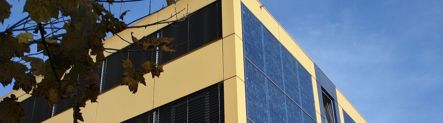 Zonnepanelen-gebouw