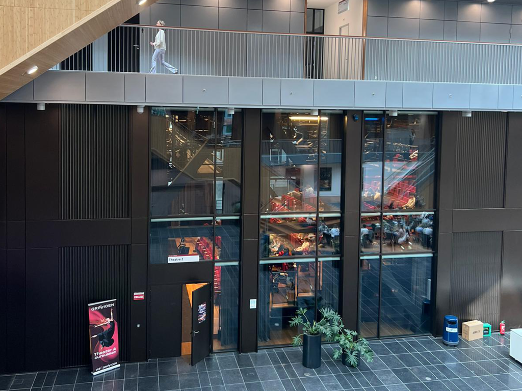 Multifunctionele theater- en collegezaal